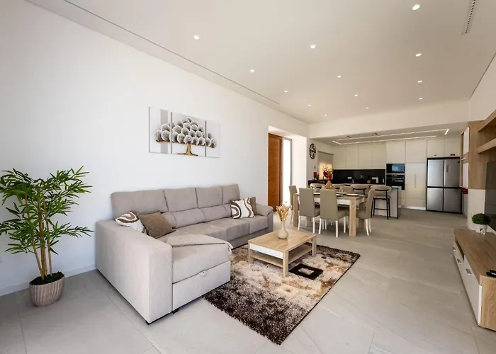 Matias - Private Pool And Family Comfort