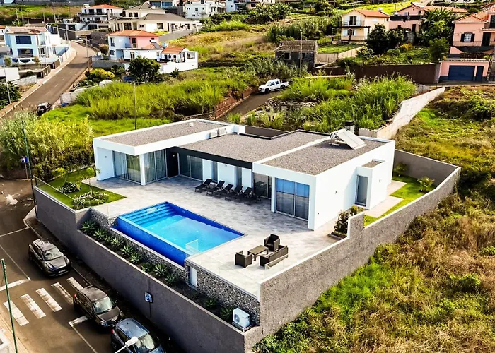Matias - Private Pool And Family Comfort Arco da Calheta (Madeira)